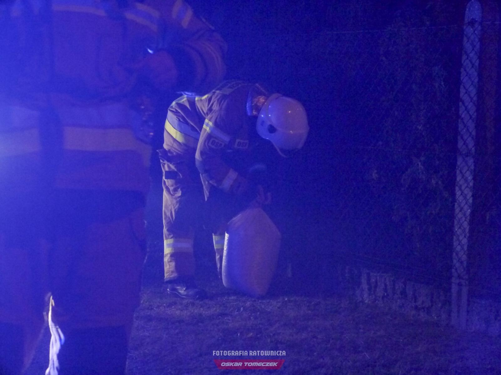 Zdjęcie w galerii na portalu naszraciborz.pl: Olej na jezdni na Jabłoniowej w Nędzy [FOTO] wiadomości z regionu