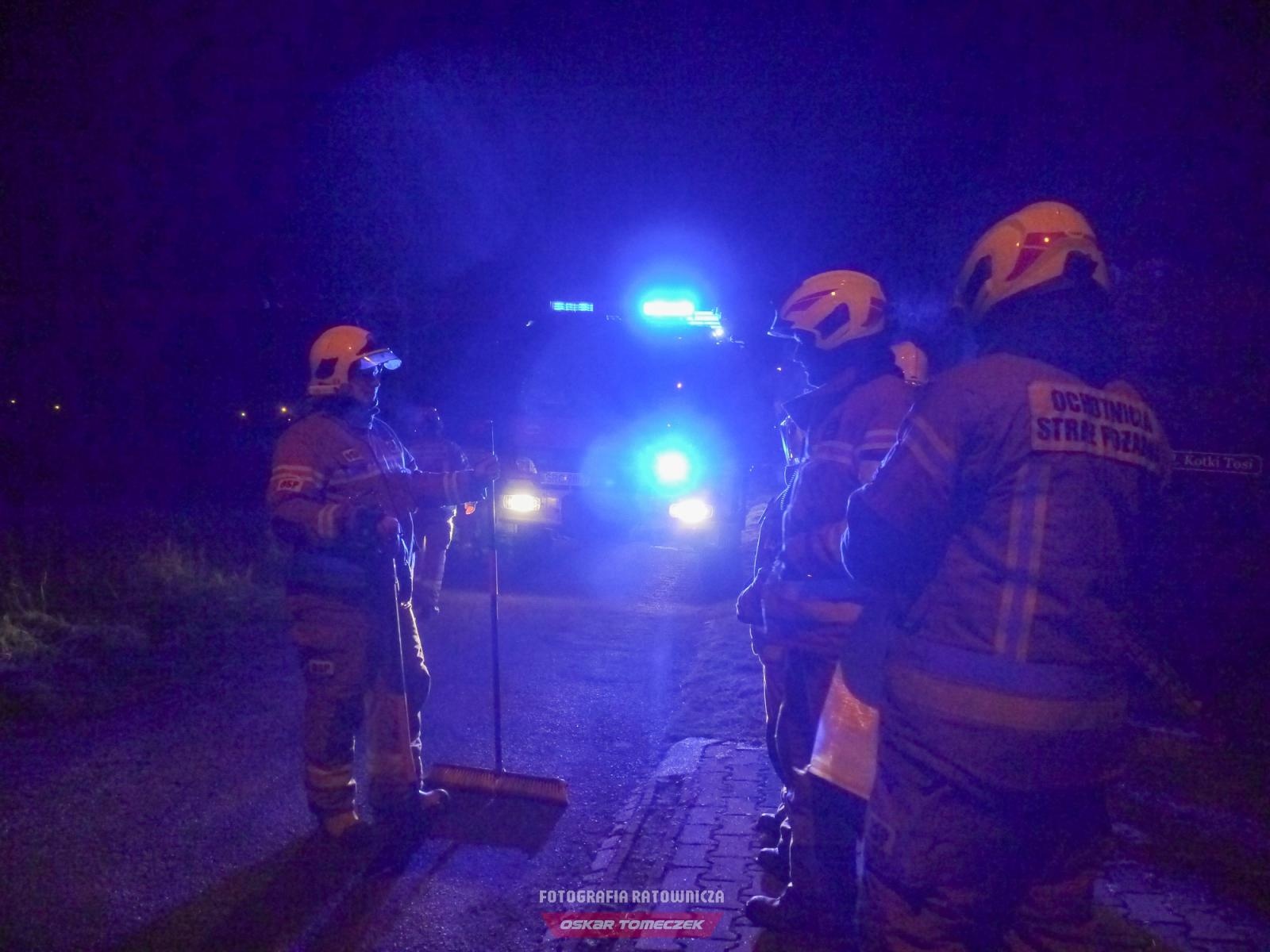 Zdjęcie w galerii na portalu naszraciborz.pl: Olej na jezdni na Jabłoniowej w Nędzy [FOTO] wiadomości z regionu