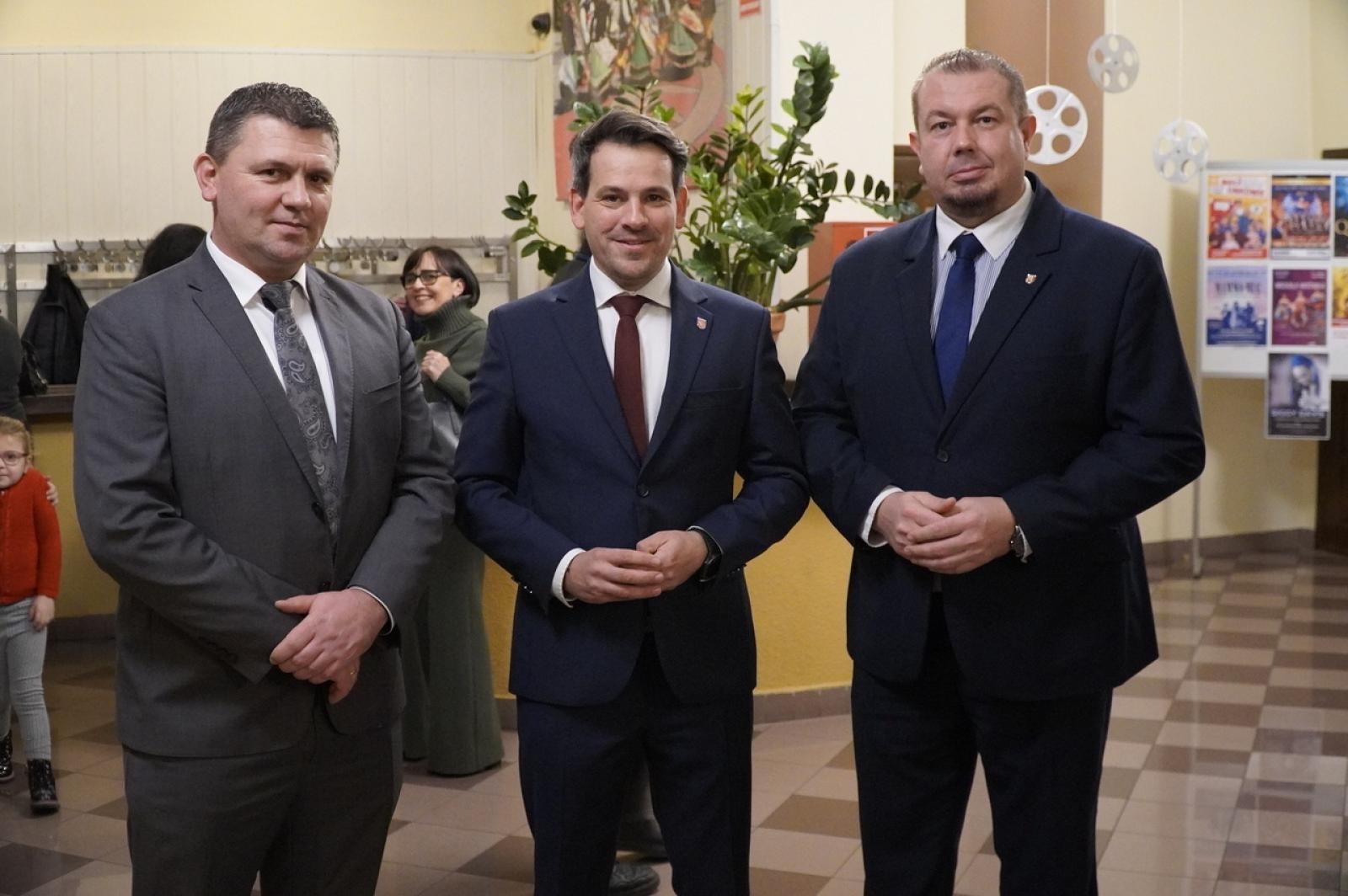 Zdjęcie w galerii na portalu naszraciborz.pl: Obchody 60. rocznicy śmierci abp. gen. dyw. Józefa Gawliny zwieńczone premierą filmu dokumentalnego [WIDEO] wiadomości z regionu