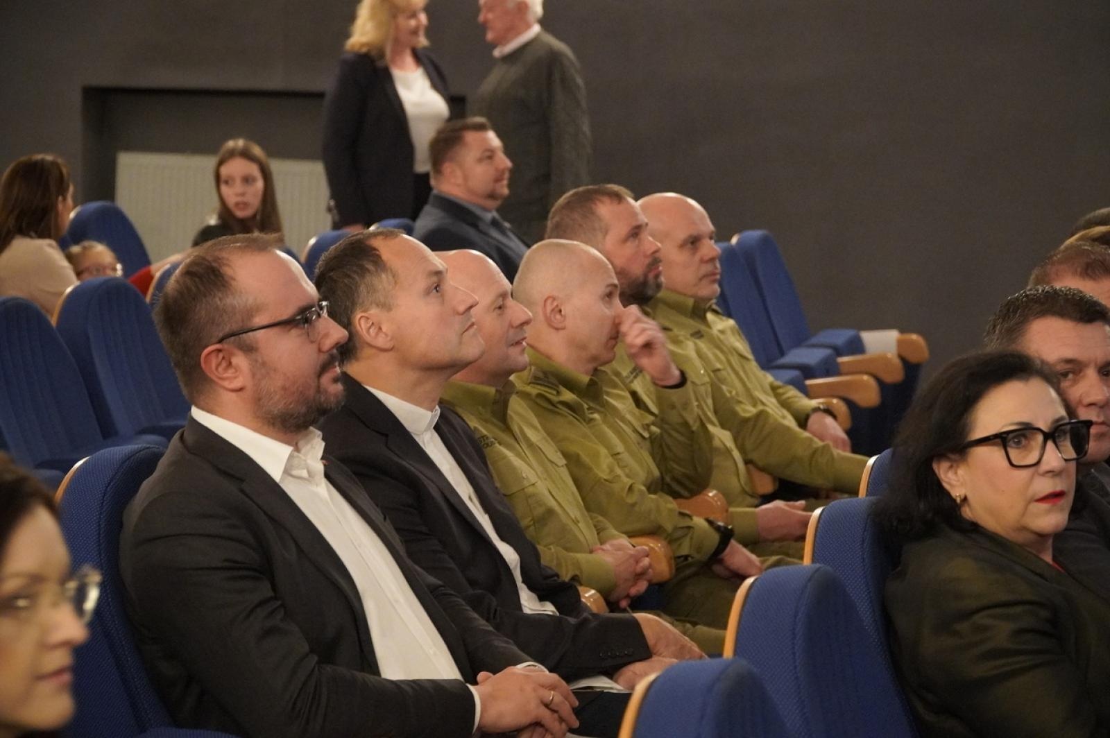 Zdjęcie w galerii na portalu naszraciborz.pl: Obchody 60. rocznicy śmierci abp. gen. dyw. Józefa Gawliny zwieńczone premierą filmu dokumentalnego [WIDEO] wiadomości z regionu