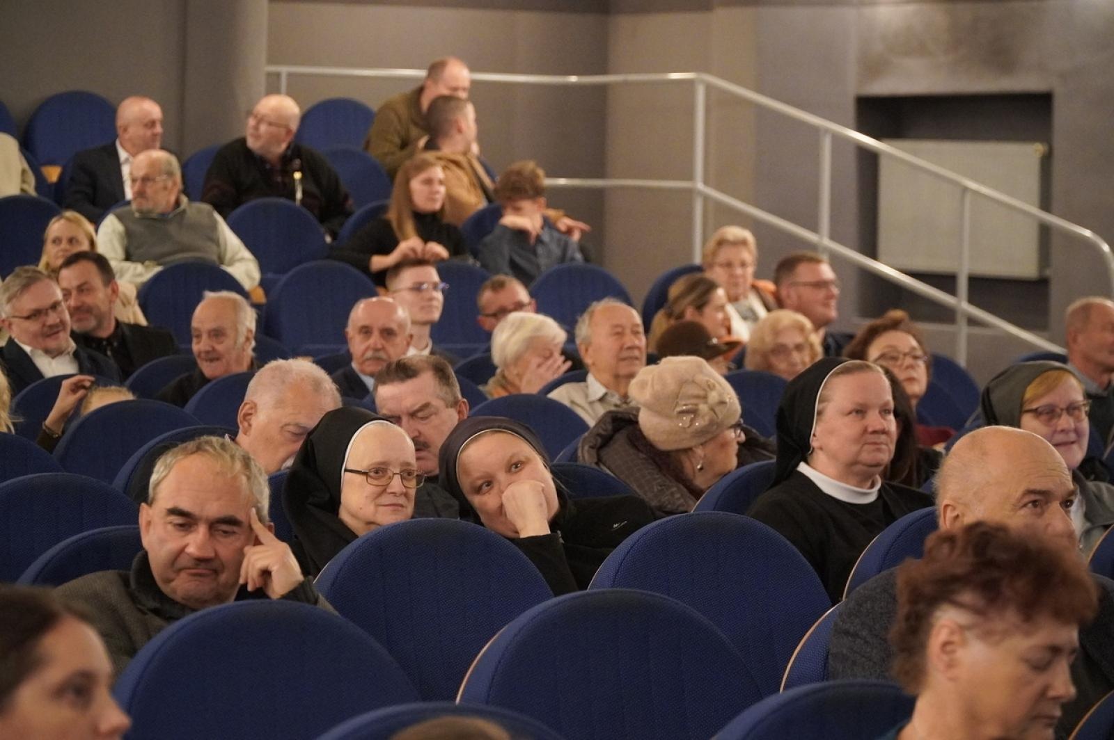Zdjęcie w galerii na portalu naszraciborz.pl: Obchody 60. rocznicy śmierci abp. gen. dyw. Józefa Gawliny zwieńczone premierą filmu dokumentalnego [WIDEO] wiadomości z regionu