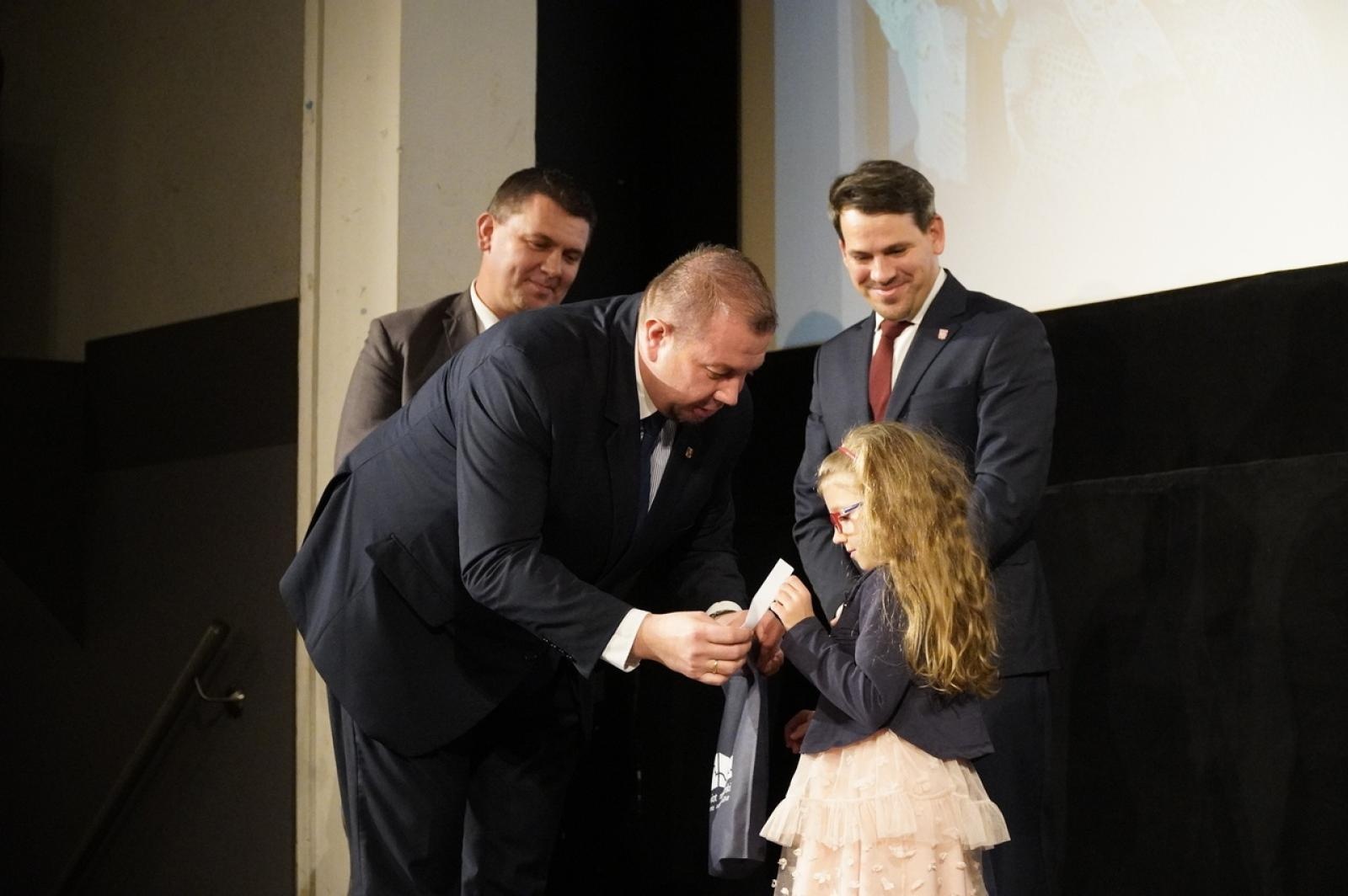 Zdjęcie w galerii na portalu naszraciborz.pl: Obchody 60. rocznicy śmierci abp. gen. dyw. Józefa Gawliny zwieńczone premierą filmu dokumentalnego [WIDEO] wiadomości z regionu