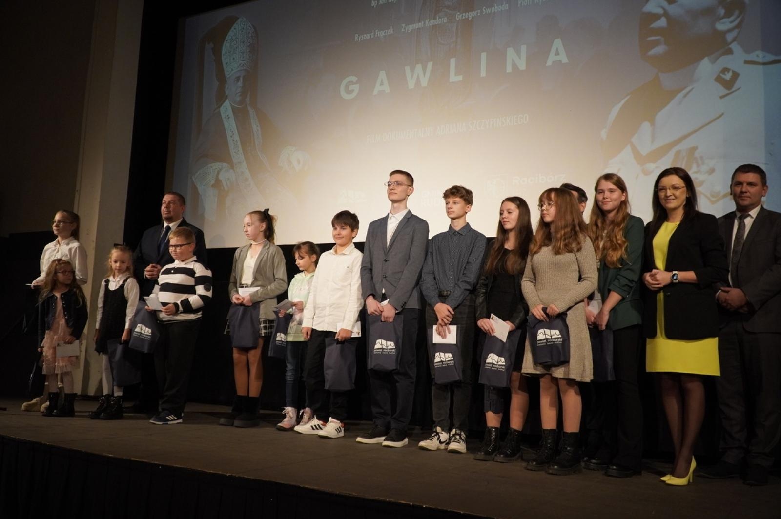 Zdjęcie w galerii na portalu naszraciborz.pl: Obchody 60. rocznicy śmierci abp. gen. dyw. Józefa Gawliny zwieńczone premierą filmu dokumentalnego [WIDEO] wiadomości z regionu