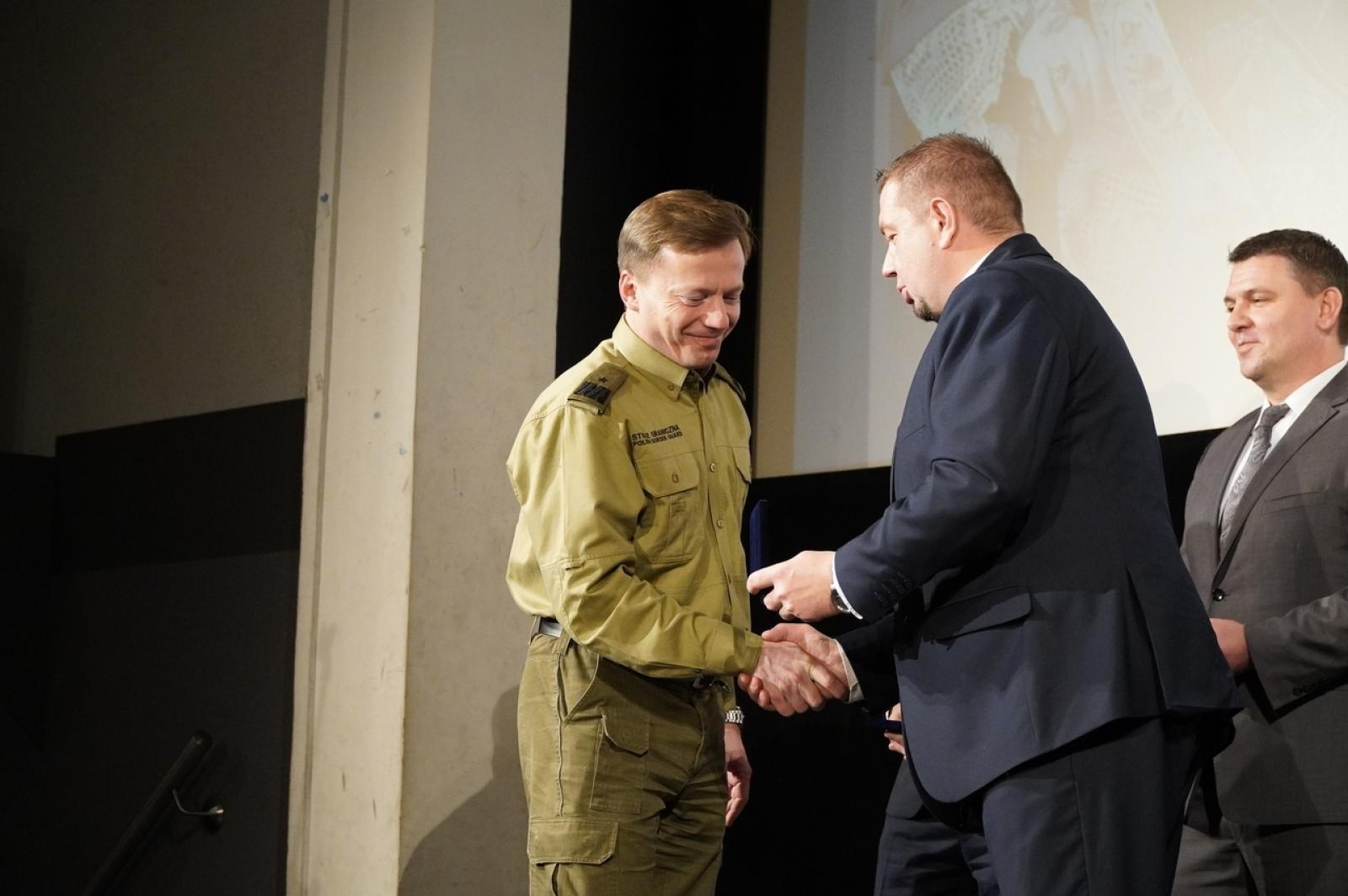 Zdjęcie w galerii na portalu naszraciborz.pl: Obchody 60. rocznicy śmierci abp. gen. dyw. Józefa Gawliny zwieńczone premierą filmu dokumentalnego [WIDEO] wiadomości z regionu