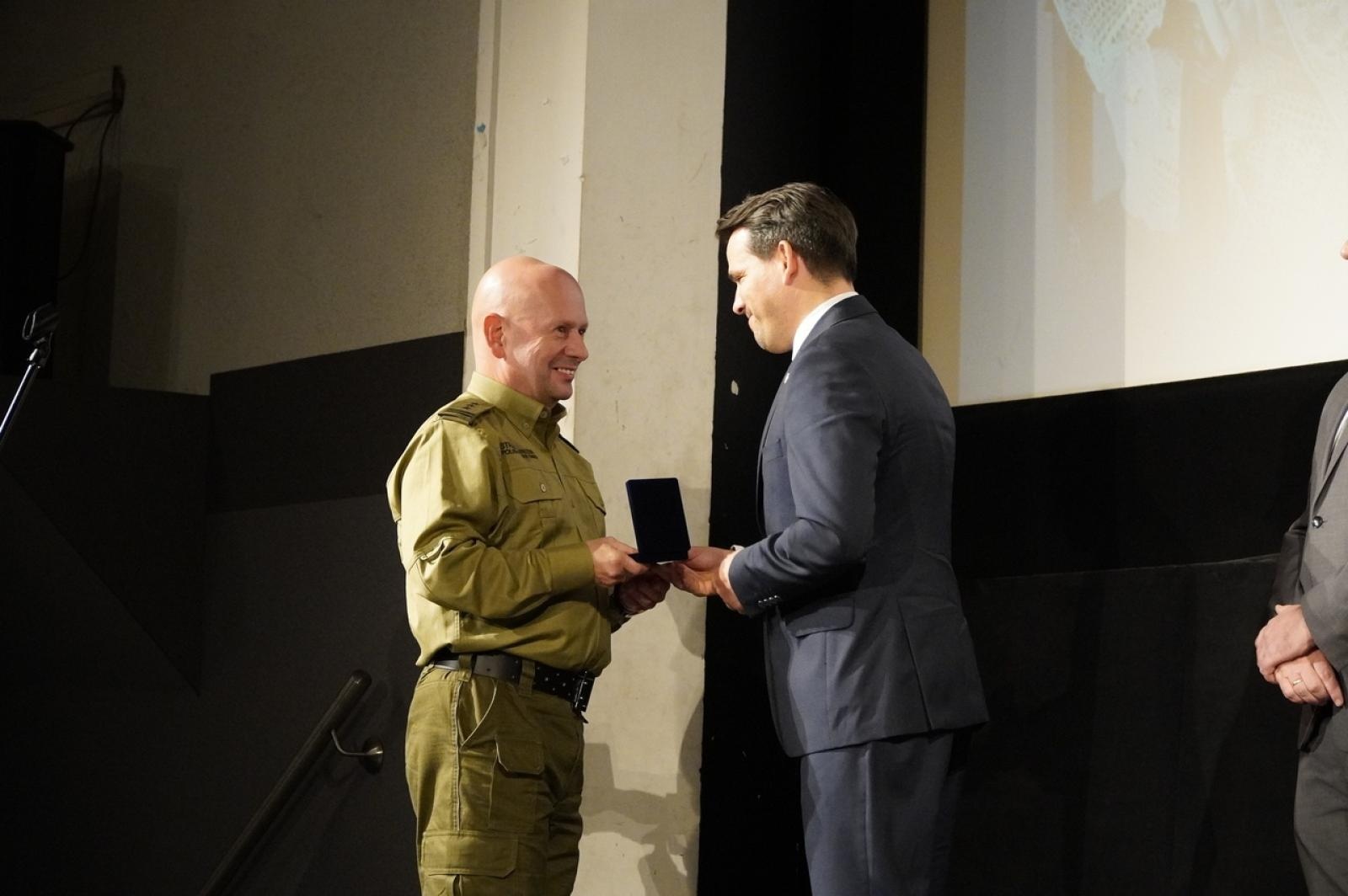 Zdjęcie w galerii na portalu naszraciborz.pl: Obchody 60. rocznicy śmierci abp. gen. dyw. Józefa Gawliny zwieńczone premierą filmu dokumentalnego [WIDEO] wiadomości z regionu