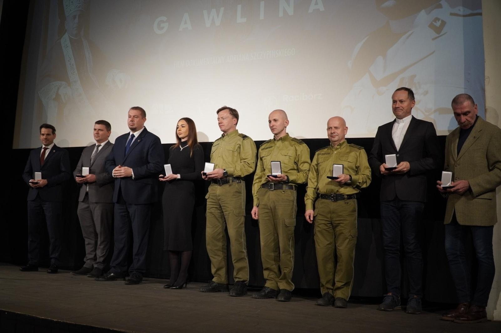 Zdjęcie w galerii na portalu naszraciborz.pl: Obchody 60. rocznicy śmierci abp. gen. dyw. Józefa Gawliny zwieńczone premierą filmu dokumentalnego [WIDEO] wiadomości z regionu