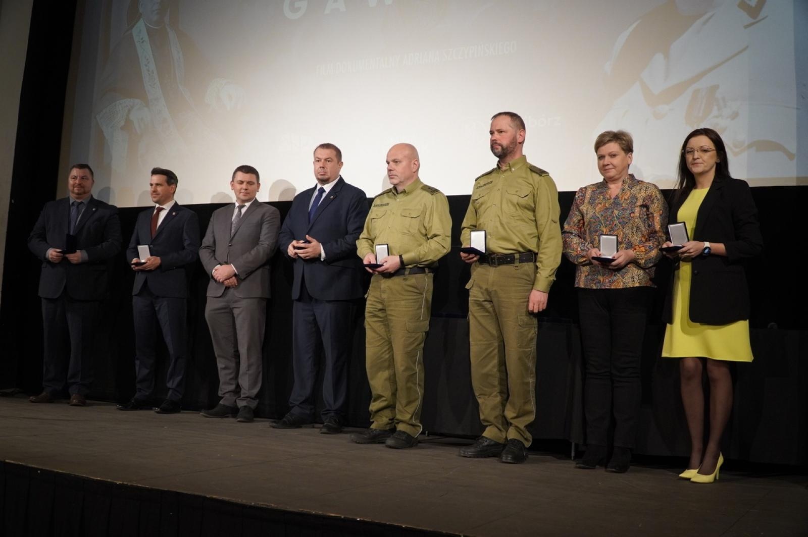 Zdjęcie w galerii na portalu naszraciborz.pl: Obchody 60. rocznicy śmierci abp. gen. dyw. Józefa Gawliny zwieńczone premierą filmu dokumentalnego [WIDEO] wiadomości z regionu