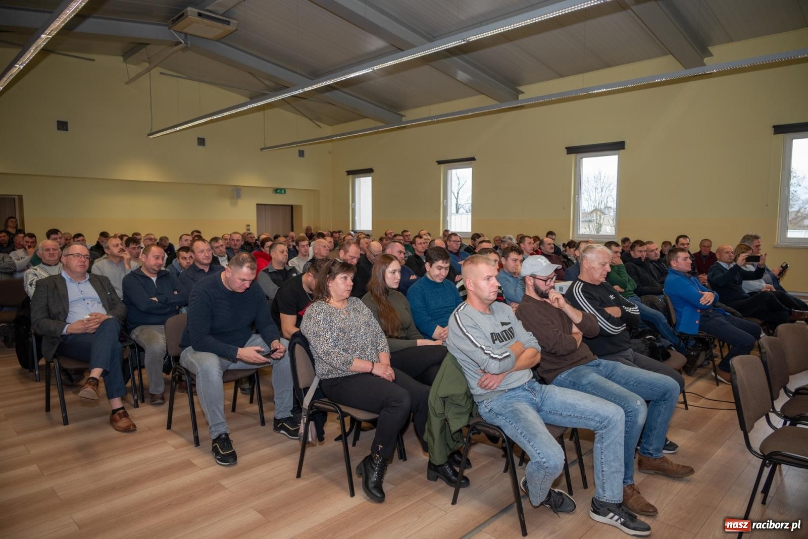 Zdjęcie w galerii na portalu naszraciborz.pl: Ziemia po Agromaxie trafi do rolników. Takie zapewnienie padło w Pietrowicach Wielkich wiadomości z regionu
