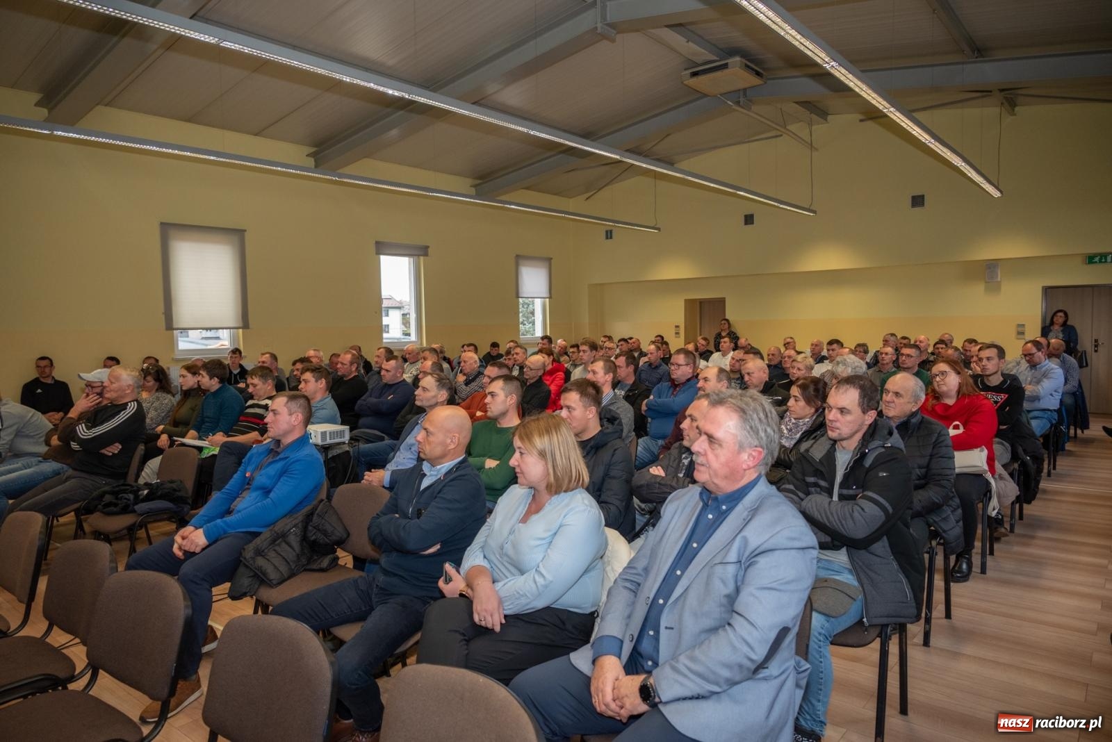 Zdjęcie w galerii na portalu naszraciborz.pl: Ziemia po Agromaxie trafi do rolników. Takie zapewnienie padło w Pietrowicach Wielkich wiadomości z regionu