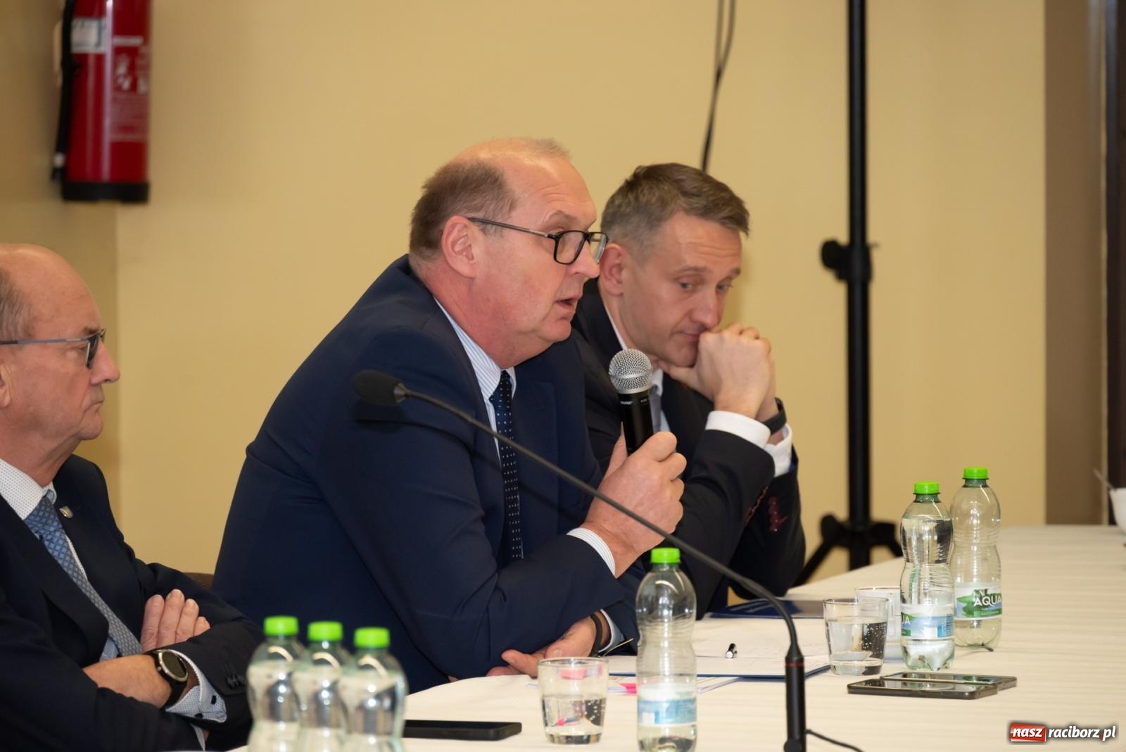 Zdjęcie w galerii na portalu naszraciborz.pl: Ziemia po Agromaxie trafi do rolników. Takie zapewnienie padło w Pietrowicach Wielkich wiadomości z regionu