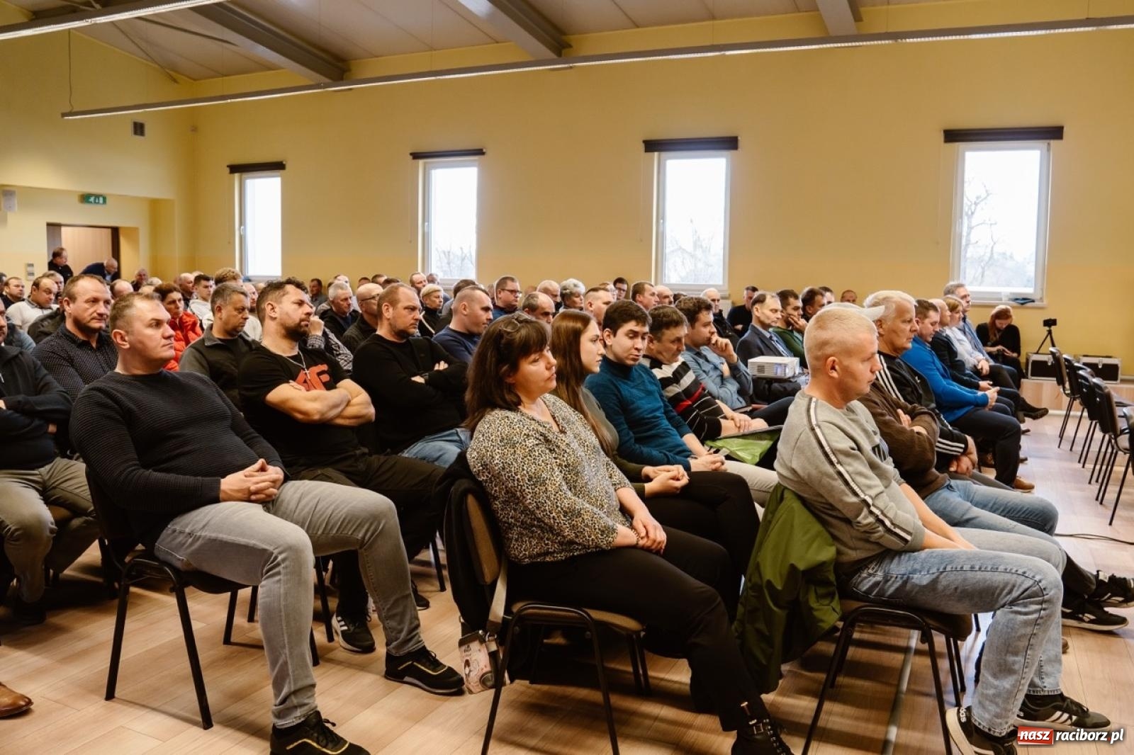 Zdjęcie w galerii na portalu naszraciborz.pl: Ziemia po Agromaxie trafi do rolników. Takie zapewnienie padło w Pietrowicach Wielkich wiadomości z regionu