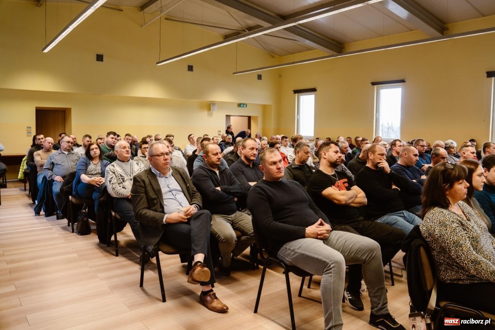 Zdjęcie w galerii na portalu naszraciborz.pl: Ziemia po Agromaxie trafi do rolników. Takie zapewnienie padło w Pietrowicach Wielkich wiadomości z regionu