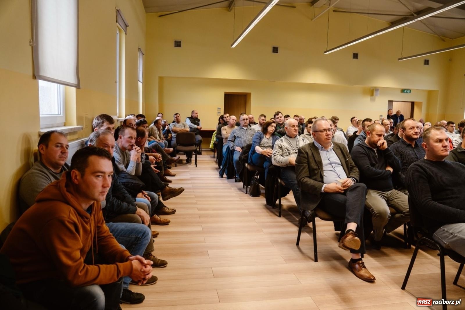 Zdjęcie w galerii na portalu naszraciborz.pl: Ziemia po Agromaxie trafi do rolników. Takie zapewnienie padło w Pietrowicach Wielkich wiadomości z regionu