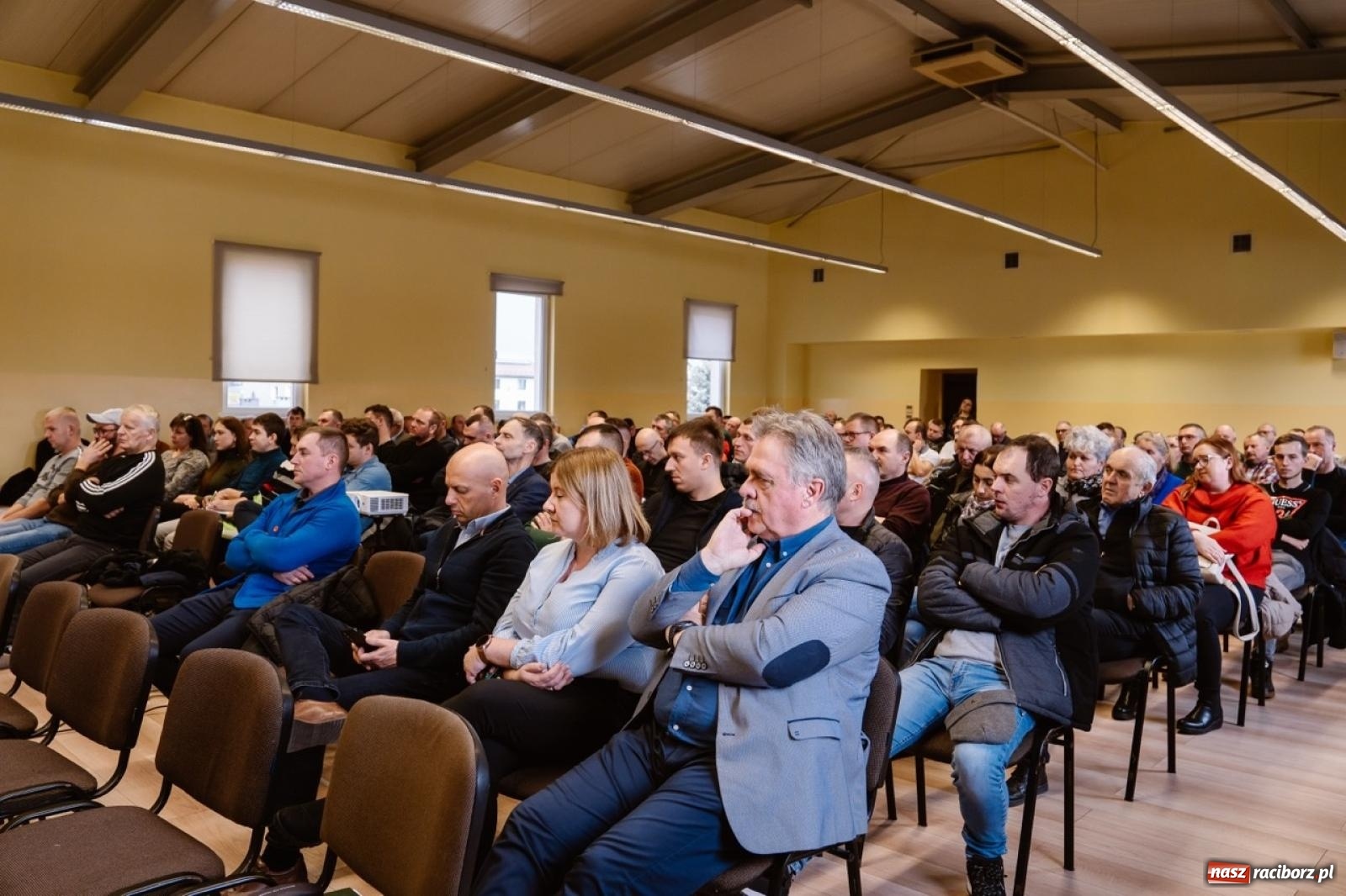 Zdjęcie w galerii na portalu naszraciborz.pl: Ziemia po Agromaxie trafi do rolników. Takie zapewnienie padło w Pietrowicach Wielkich wiadomości z regionu