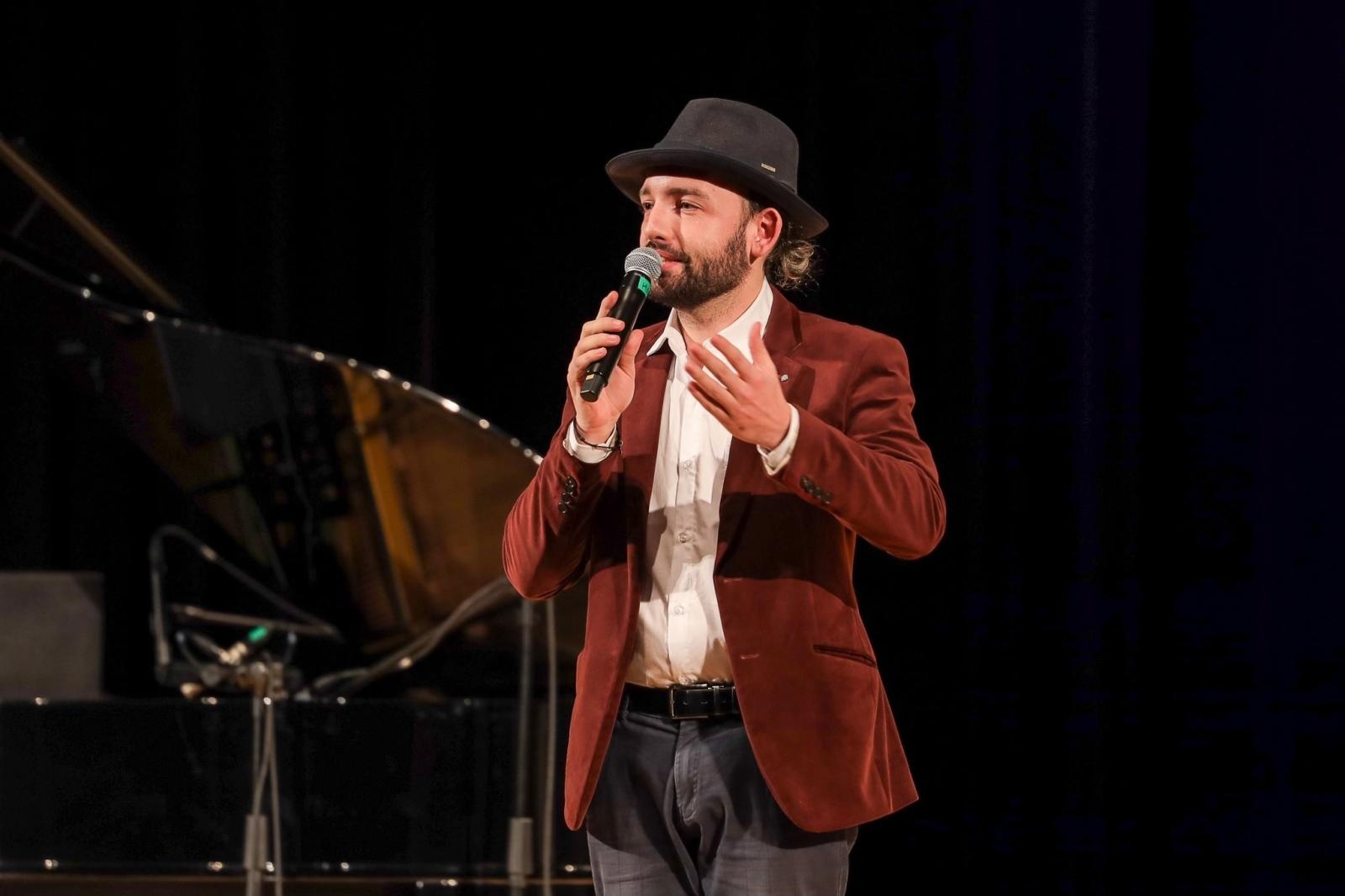 Zdjęcie w galerii na portalu naszraciborz.pl: MAMMA MIA: The Best of ABBA - Adrianna Górka i Scena Pod Regałem wiadomości z regionu