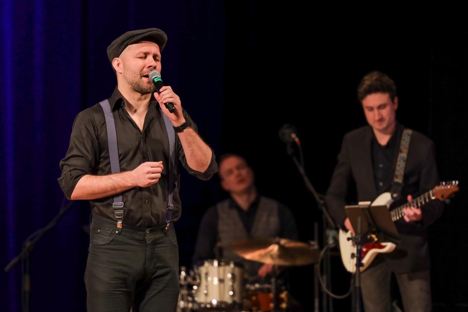 Zdjęcie w galerii na portalu naszraciborz.pl: MAMMA MIA: The Best of ABBA - Adrianna Górka i Scena Pod Regałem wiadomości z regionu