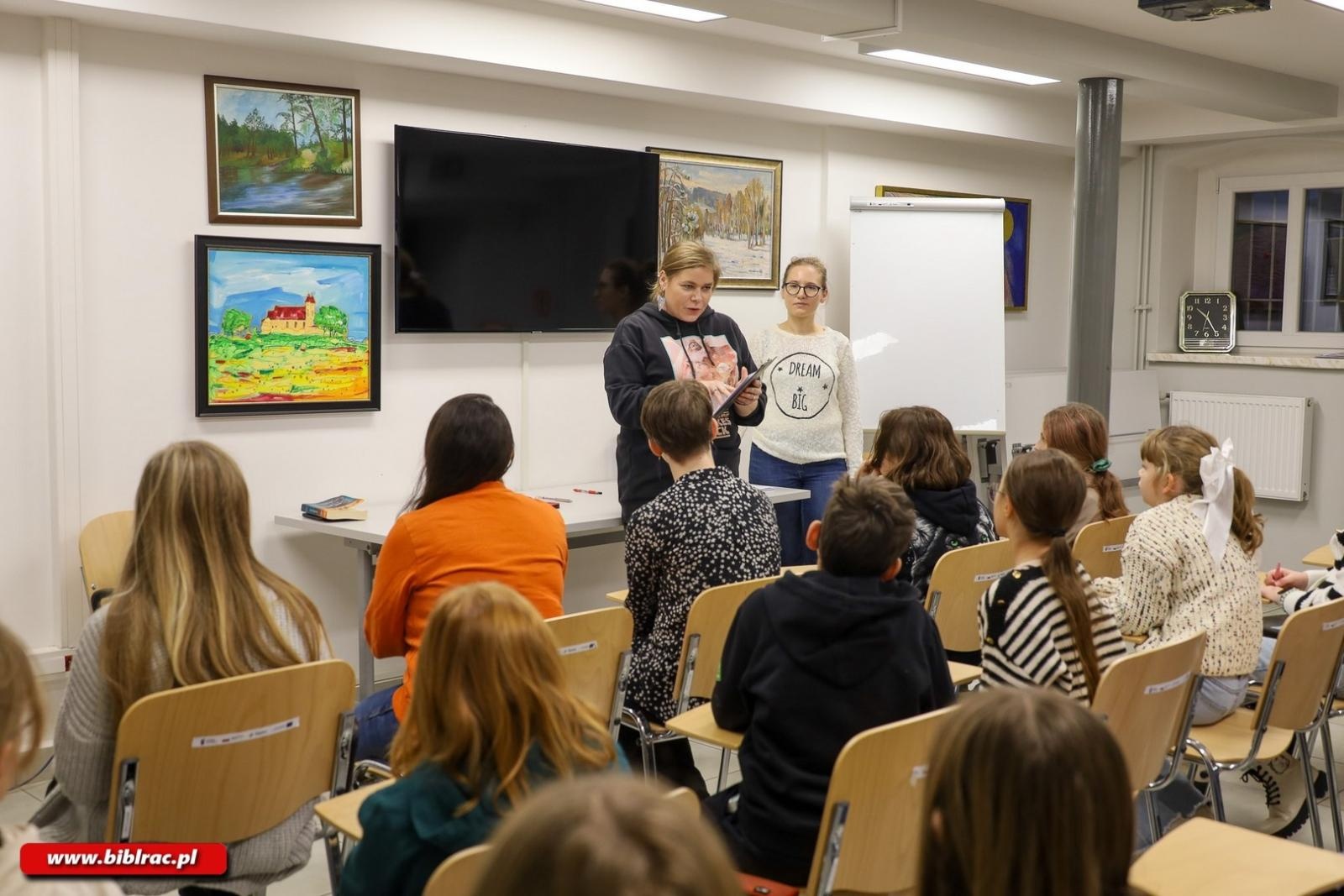 Zdjęcie w galerii na portalu naszraciborz.pl: Wojownicy w raciborskiej bibliotece wiadomości z regionu