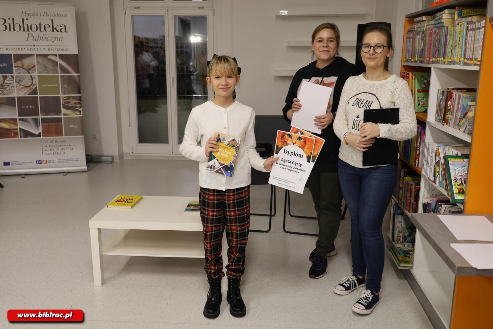 Zdjęcie w galerii na portalu naszraciborz.pl: Wojownicy w raciborskiej bibliotece wiadomości z regionu