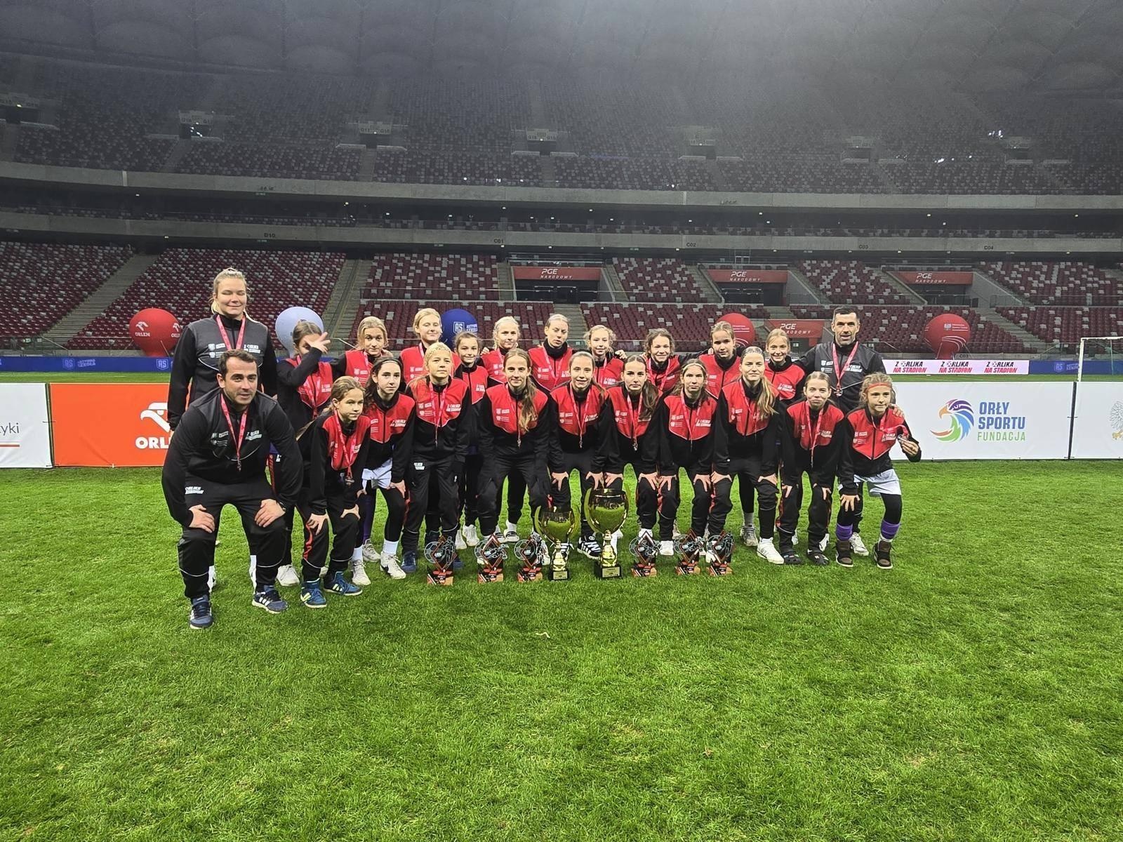 Zdjęcie w galerii na portalu naszraciborz.pl: Z Orlika na Stadion. Piłkarka Unii Racibórz ze srebrnym medalem wiadomości z regionu