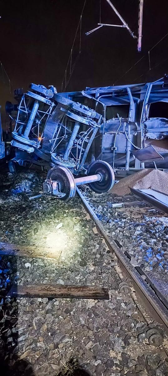 Zdjęcie w galerii na portalu naszraciborz.pl: Wypadek kolejowy w Kuźni Raciborskiej. Komunikat PKP w sprawie kursowania pociągów wiadomości z regionu