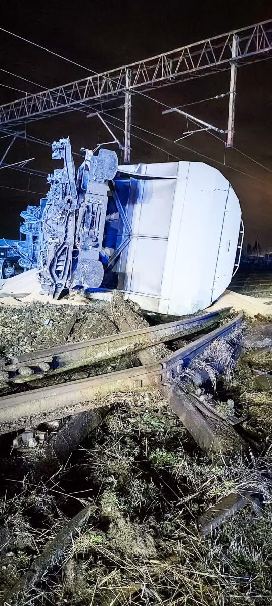 Zdjęcie w galerii na portalu naszraciborz.pl: Wypadek kolejowy w Kuźni Raciborskiej. Komunikat PKP w sprawie kursowania pociągów wiadomości z regionu