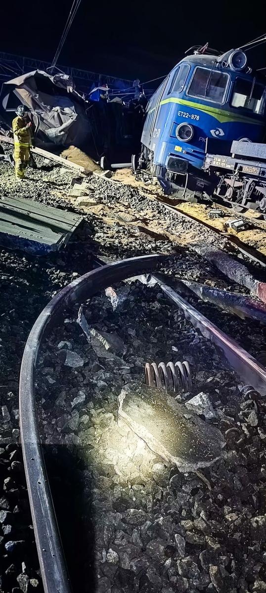 Zdjęcie w galerii na portalu naszraciborz.pl: Wypadek kolejowy w Kuźni Raciborskiej. Komunikat PKP w sprawie kursowania pociągów wiadomości z regionu