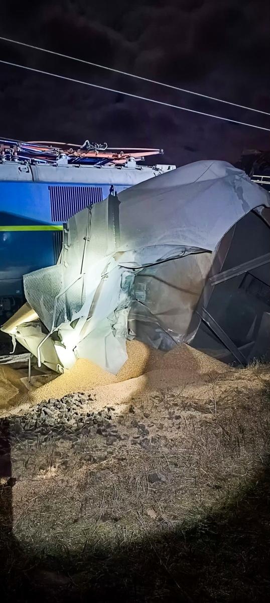 Zdjęcie w galerii na portalu naszraciborz.pl: Wypadek kolejowy w Kuźni Raciborskiej. Komunikat PKP w sprawie kursowania pociągów wiadomości z regionu