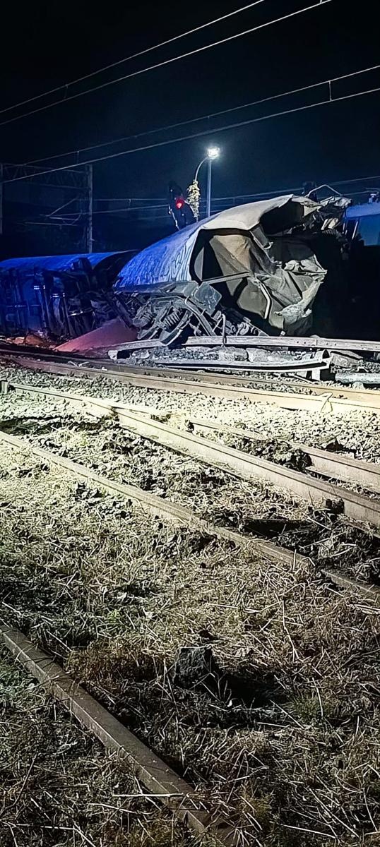 Zdjęcie w galerii na portalu naszraciborz.pl: Wypadek kolejowy w Kuźni Raciborskiej. Komunikat PKP w sprawie kursowania pociągów wiadomości z regionu