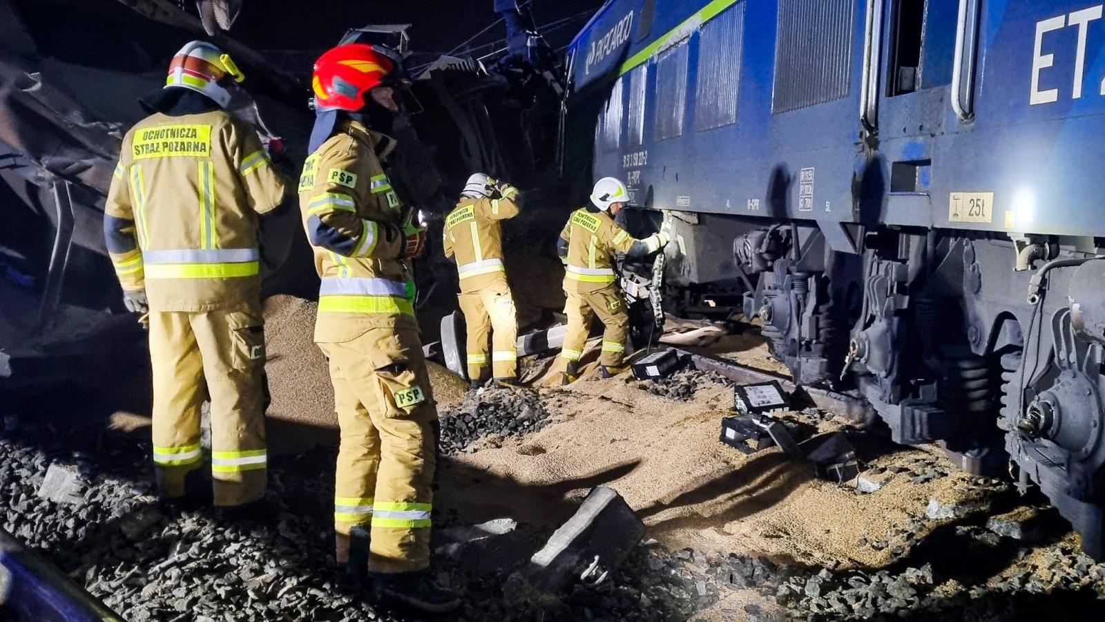 Zdjęcie w galerii na portalu naszraciborz.pl: Wypadek kolejowy w Kuźni Raciborskiej. Komunikat PKP w sprawie kursowania pociągów wiadomości z regionu