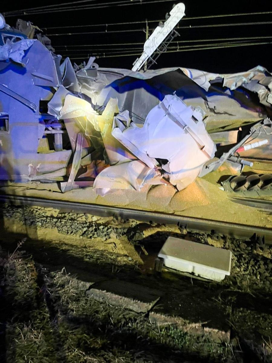 Zdjęcie w galerii na portalu naszraciborz.pl: Wypadek kolejowy w Kuźni Raciborskiej. Komunikat PKP w sprawie kursowania pociągów wiadomości z regionu