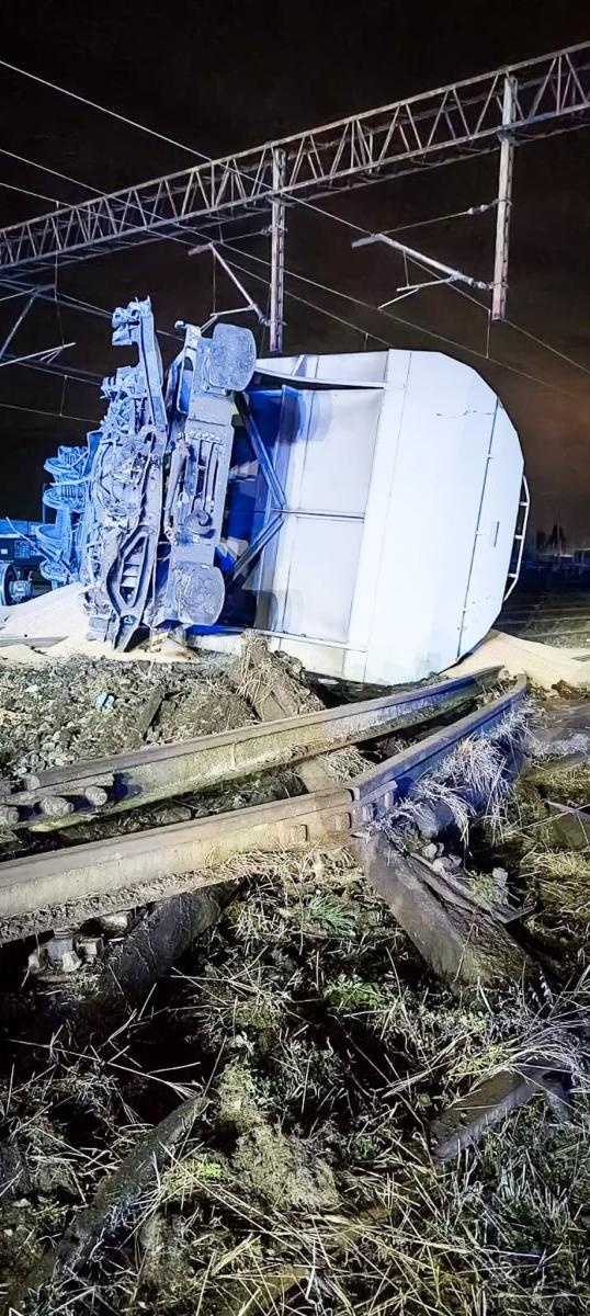 Zdjęcie w galerii na portalu naszraciborz.pl: Wypadek kolejowy w Kuźni Raciborskiej. Komunikat PKP w sprawie kursowania pociągów wiadomości z regionu