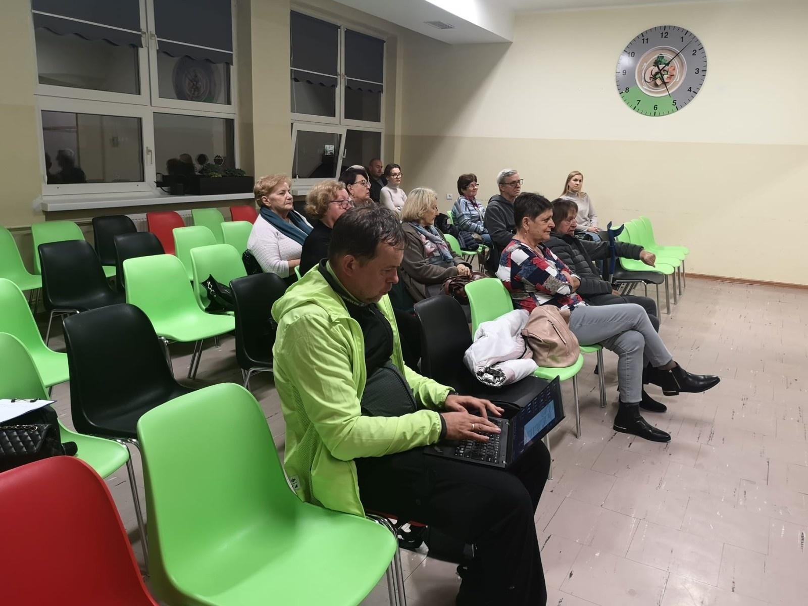 Zdjęcie w galerii na portalu naszraciborz.pl: Prezydent dziękuje mieszkańcom za obecność na spotkaniach dzielnicowych wiadomości z regionu