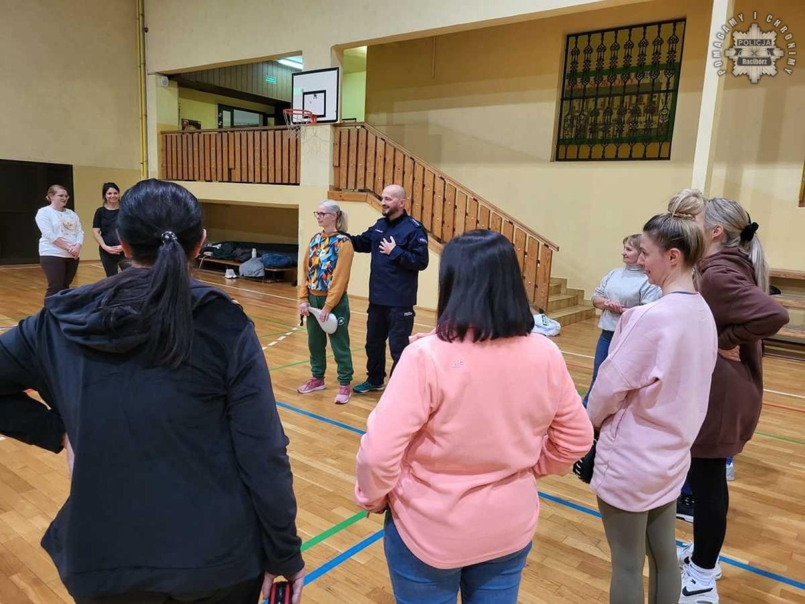 Zdjęcie w galerii na portalu naszraciborz.pl: Policyjne szkolenie dla nauczycieli w Nędzy wiadomości z regionu