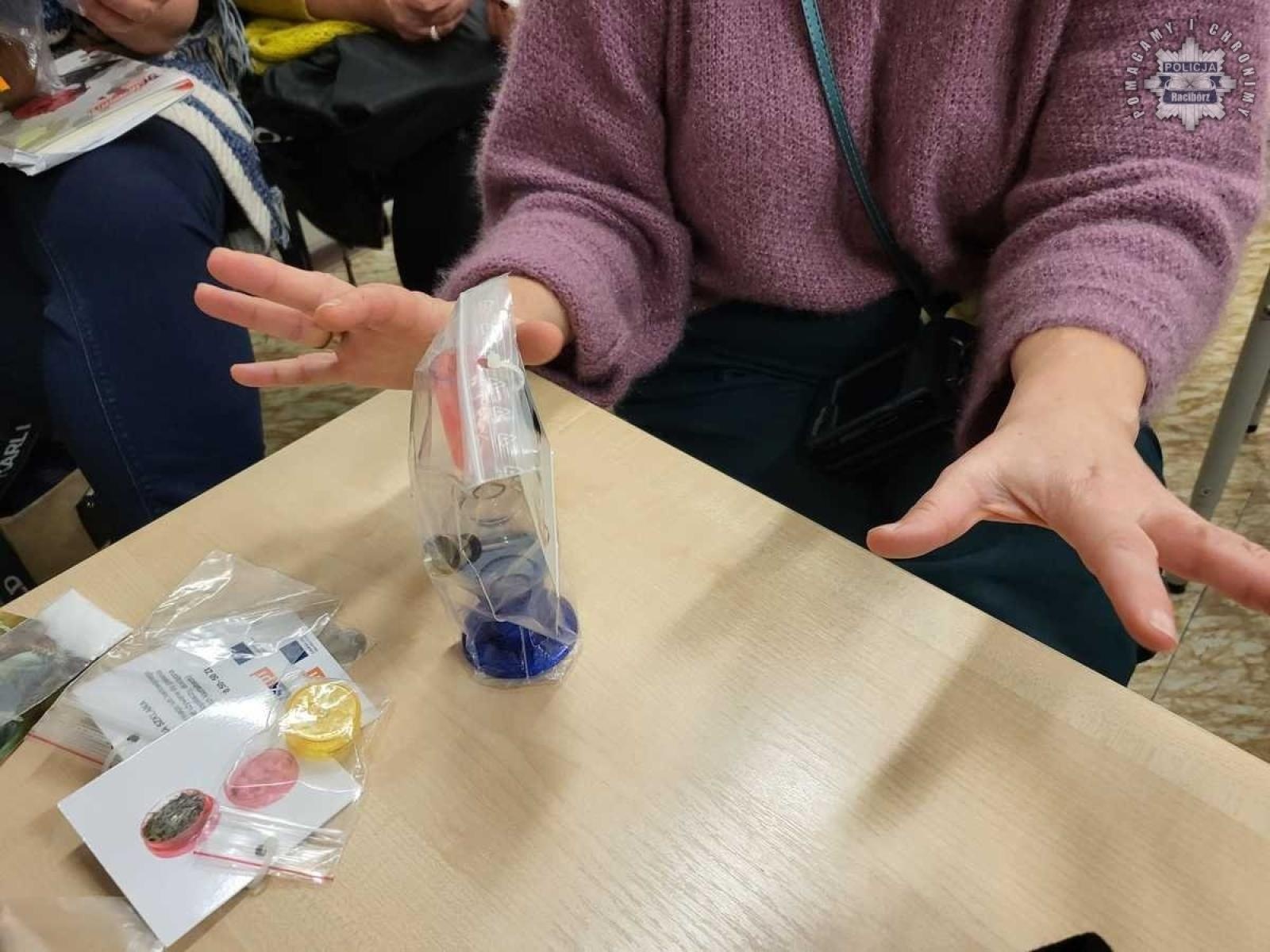 Zdjęcie w galerii na portalu naszraciborz.pl: Policyjne szkolenie dla nauczycieli w Nędzy wiadomości z regionu