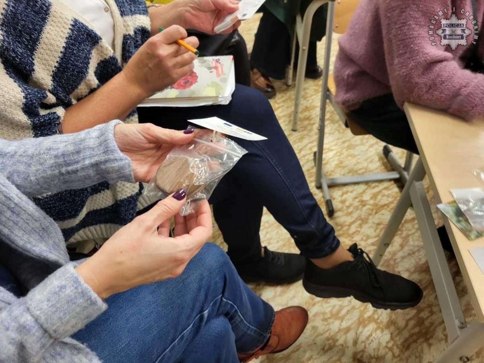 Zdjęcie w galerii na portalu naszraciborz.pl: Policyjne szkolenie dla nauczycieli w Nędzy wiadomości z regionu