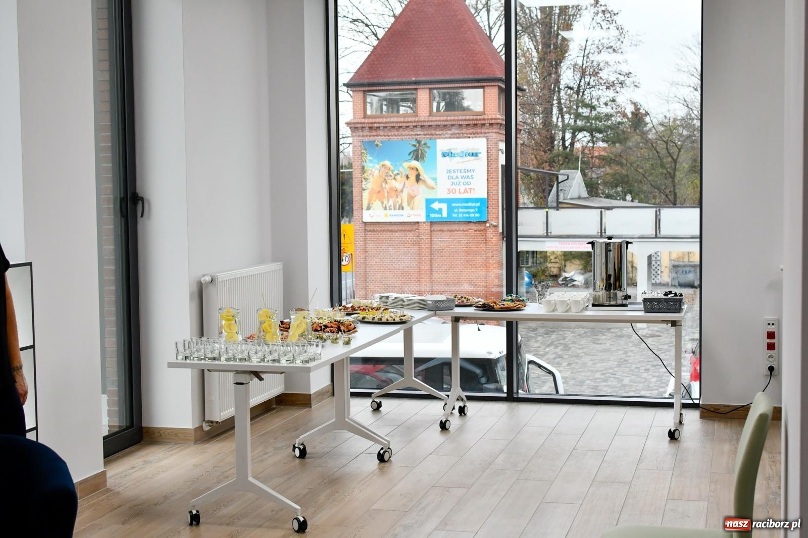 Zdjęcie w galerii na portalu naszraciborz.pl: Na nowym dworcu PKP otwarto Stację Młodych wiadomości z regionu