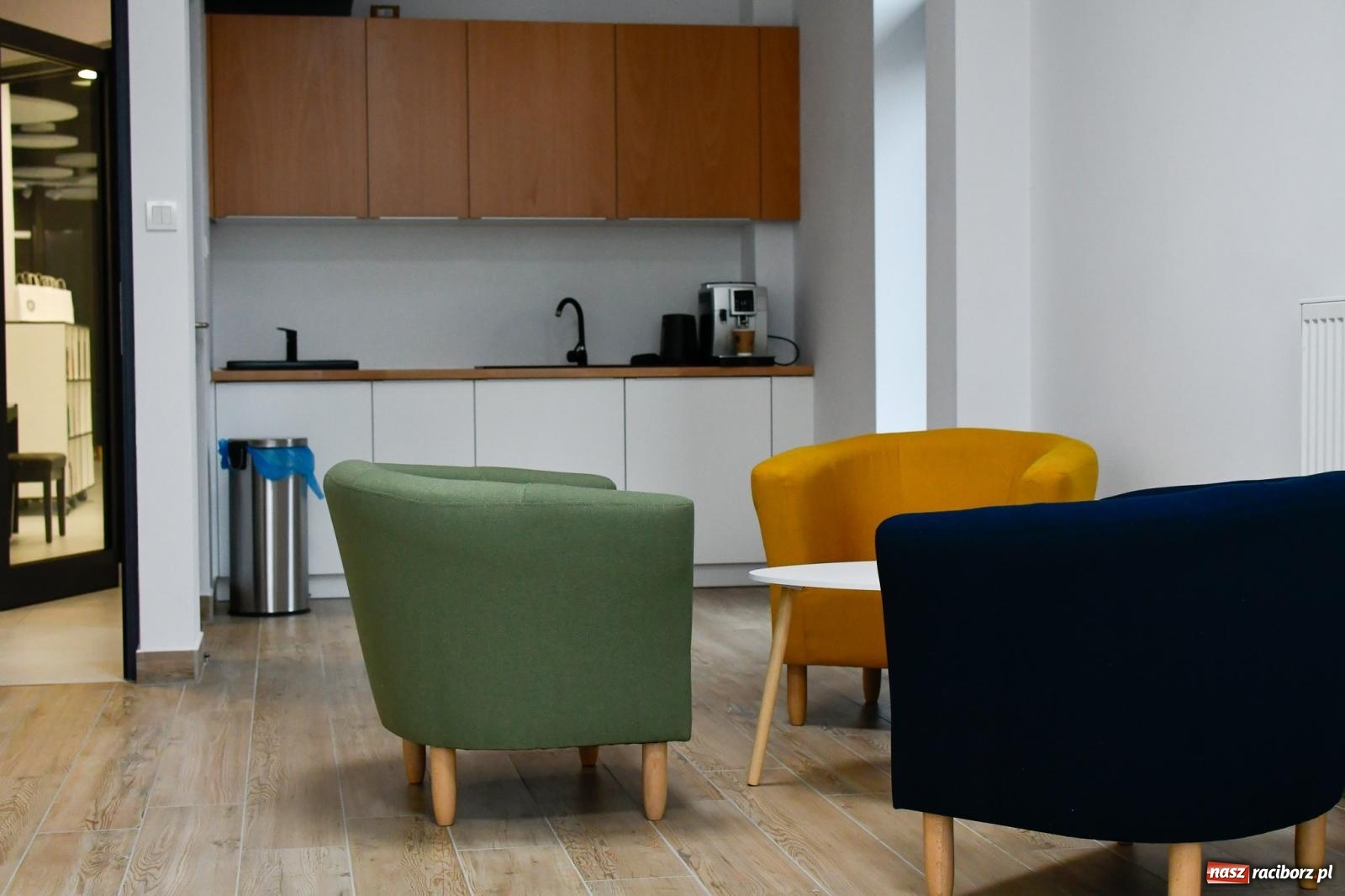 Zdjęcie w galerii na portalu naszraciborz.pl: Na nowym dworcu PKP otwarto Stację Młodych wiadomości z regionu