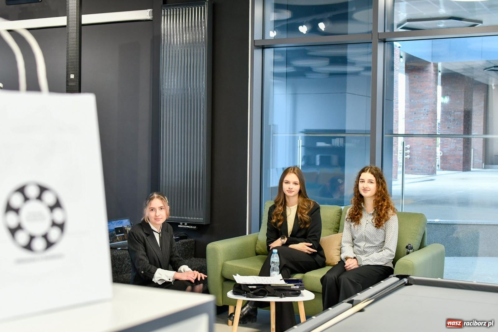 Zdjęcie w galerii na portalu naszraciborz.pl: Na nowym dworcu PKP otwarto Stację Młodych wiadomości z regionu