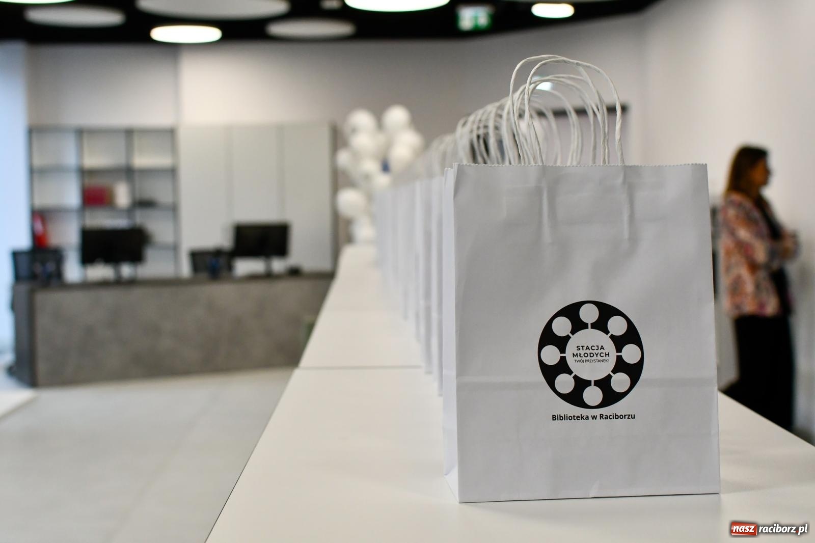 Zdjęcie w galerii na portalu naszraciborz.pl: Na nowym dworcu PKP otwarto Stację Młodych wiadomości z regionu