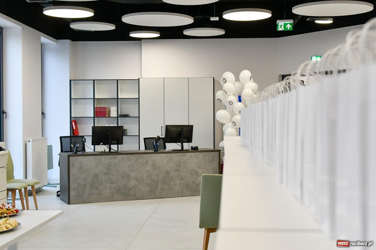 Zdjęcie w galerii na portalu naszraciborz.pl: Na nowym dworcu PKP otwarto Stację Młodych wiadomości z regionu