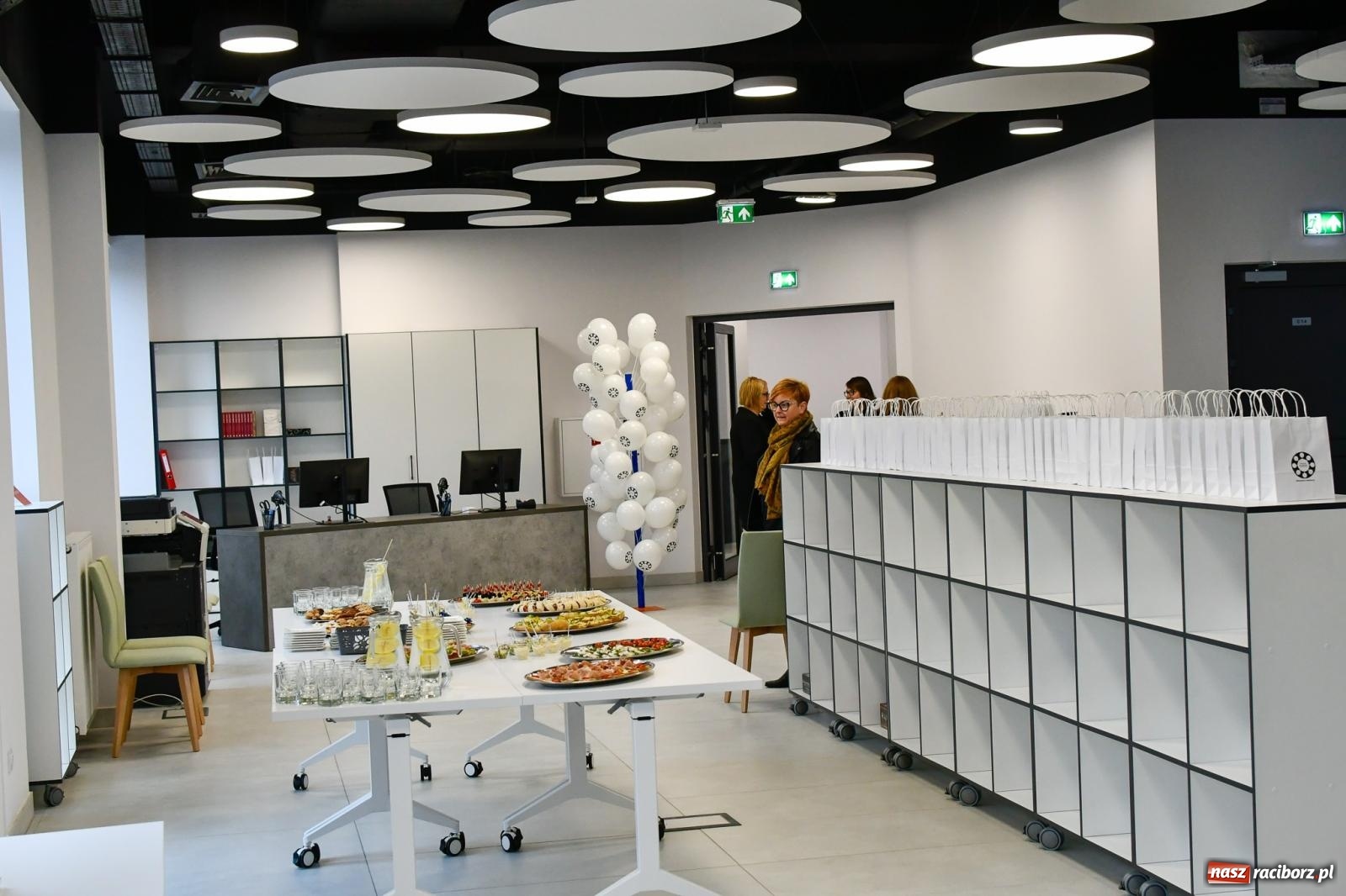 Zdjęcie w galerii na portalu naszraciborz.pl: Na nowym dworcu PKP otwarto Stację Młodych wiadomości z regionu