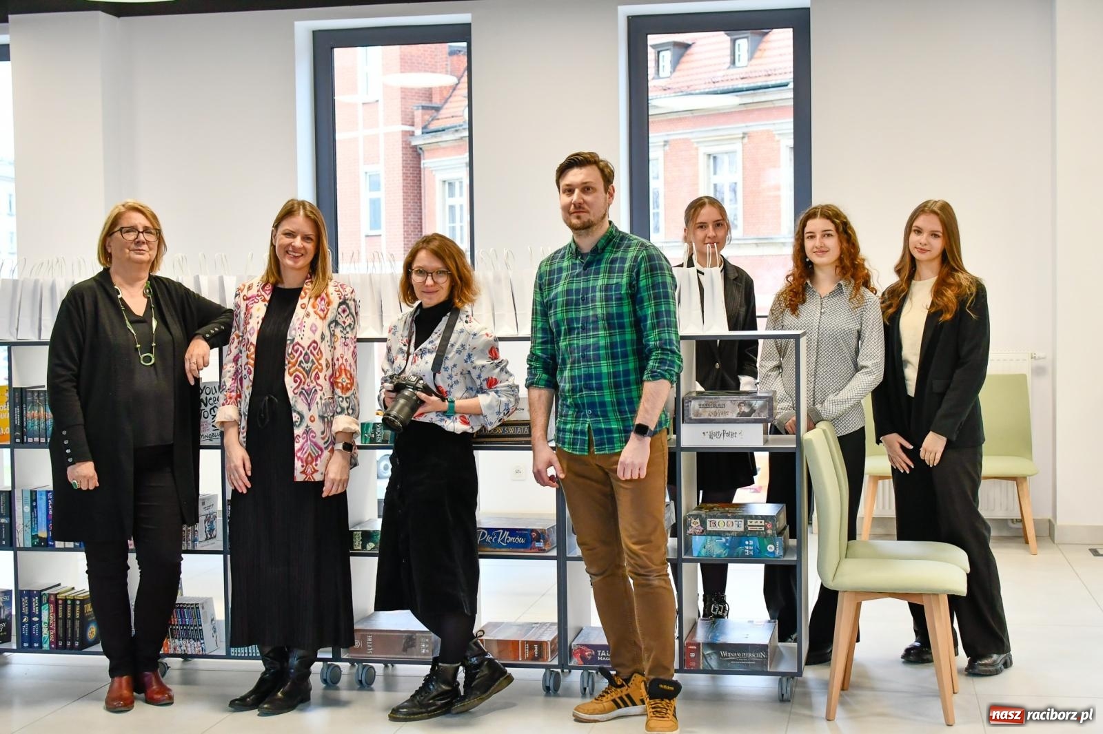 Zdjęcie w galerii na portalu naszraciborz.pl: Na nowym dworcu PKP otwarto Stację Młodych wiadomości z regionu