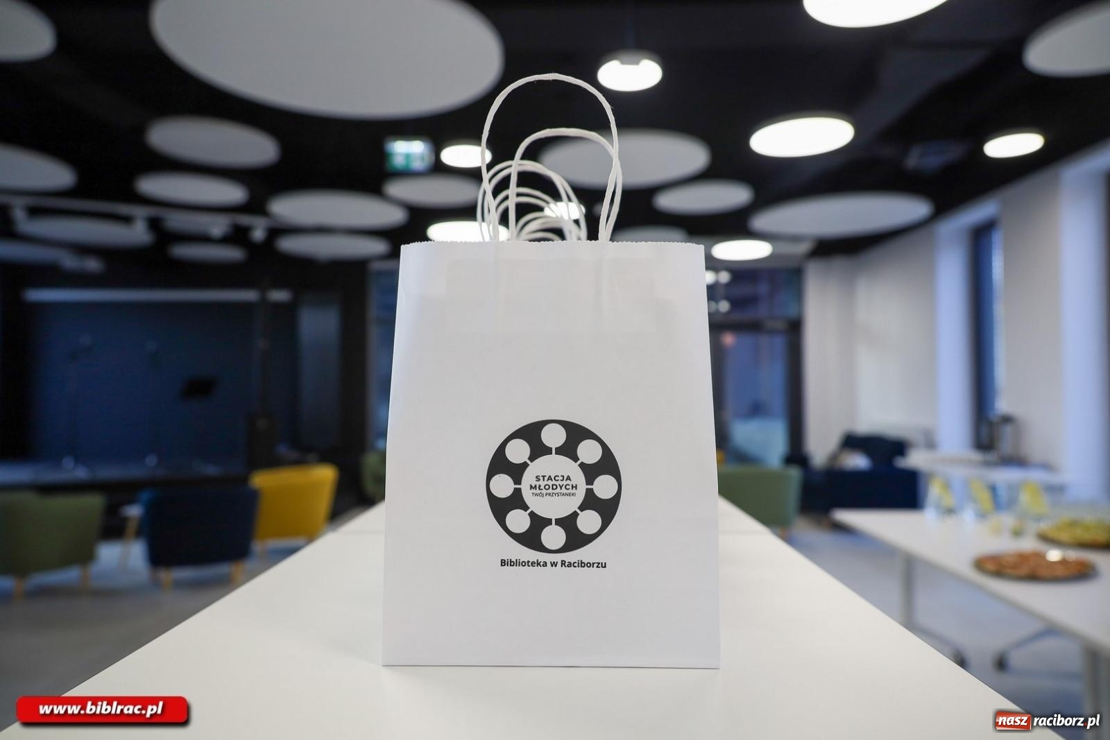 Zdjęcie w galerii na portalu naszraciborz.pl: Na nowym dworcu PKP otwarto Stację Młodych wiadomości z regionu