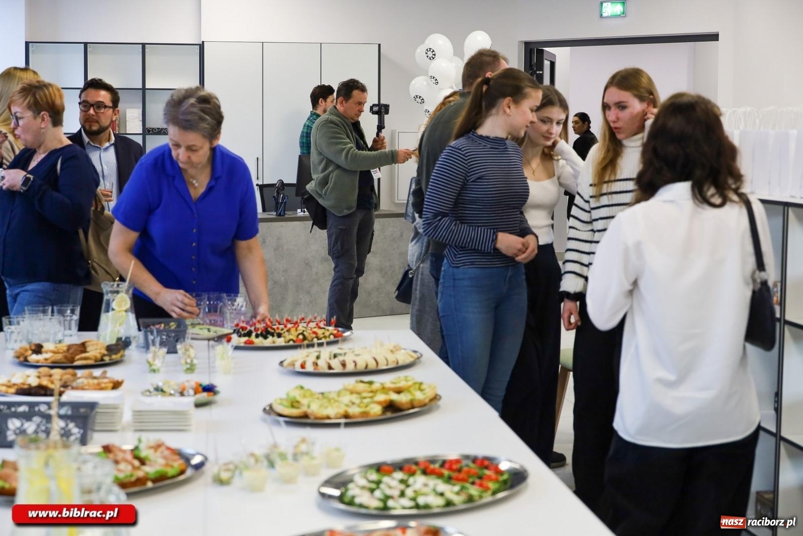 Zdjęcie w galerii na portalu naszraciborz.pl: Na nowym dworcu PKP otwarto Stację Młodych wiadomości z regionu