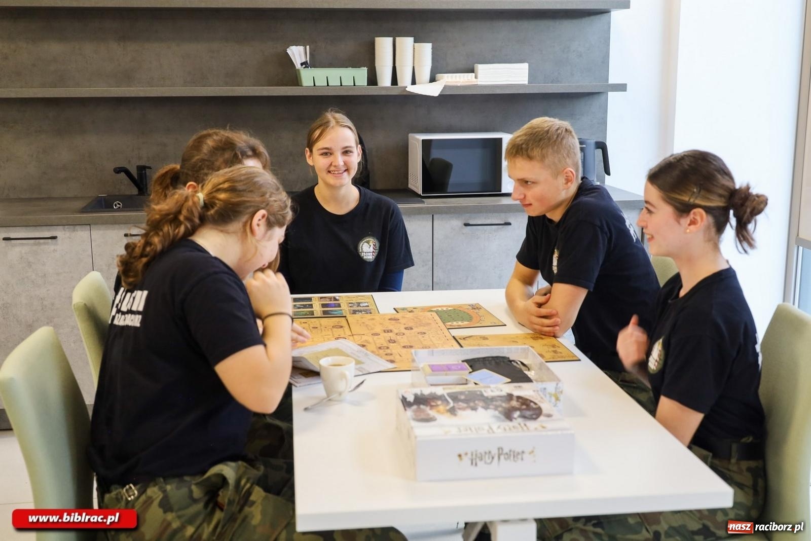 Zdjęcie w galerii na portalu naszraciborz.pl: Na nowym dworcu PKP otwarto Stację Młodych wiadomości z regionu