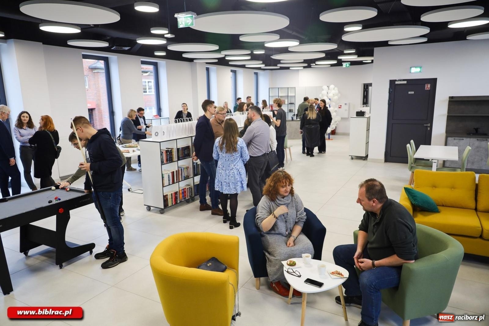 Zdjęcie w galerii na portalu naszraciborz.pl: Na nowym dworcu PKP otwarto Stację Młodych wiadomości z regionu