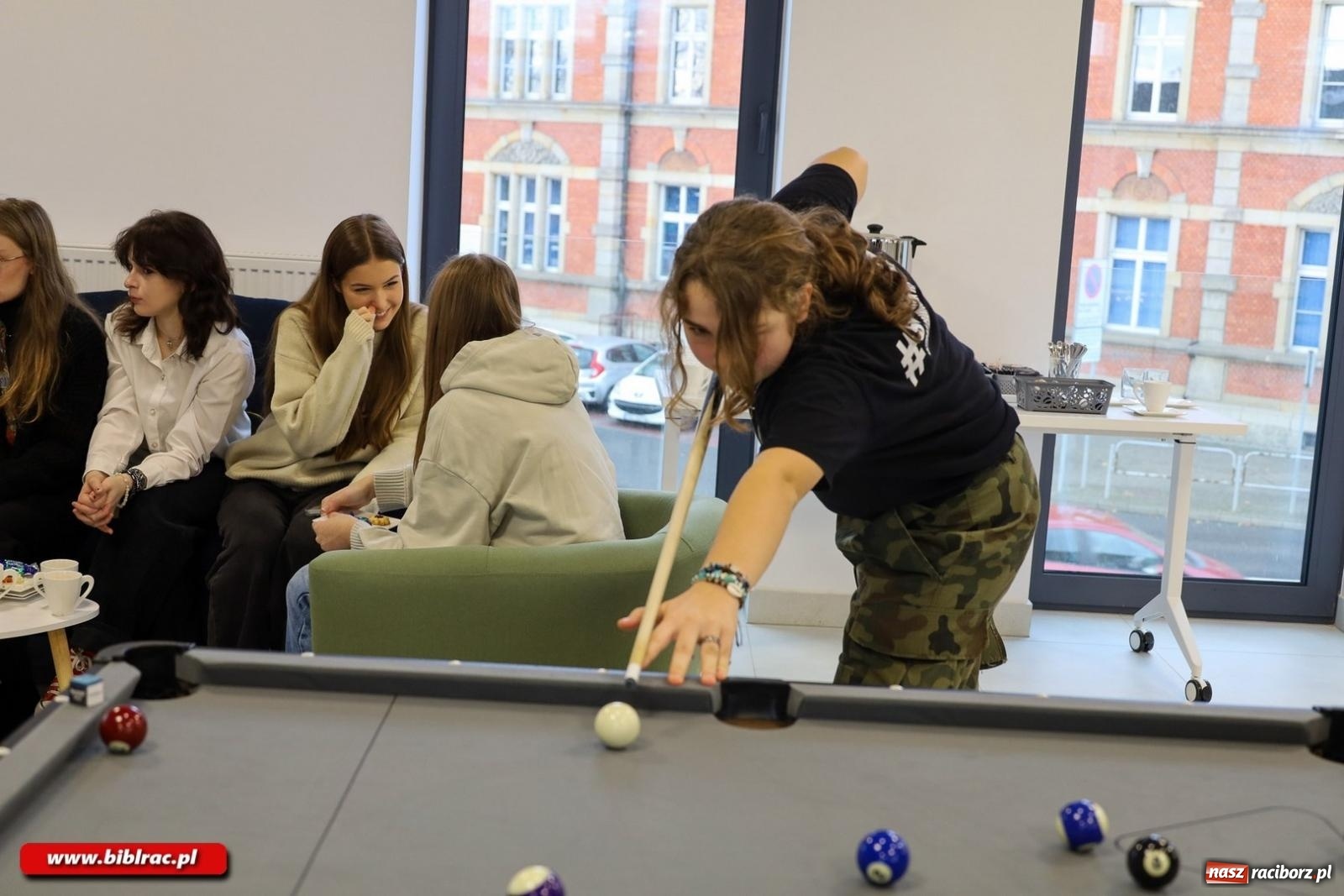 Zdjęcie w galerii na portalu naszraciborz.pl: Na nowym dworcu PKP otwarto Stację Młodych wiadomości z regionu