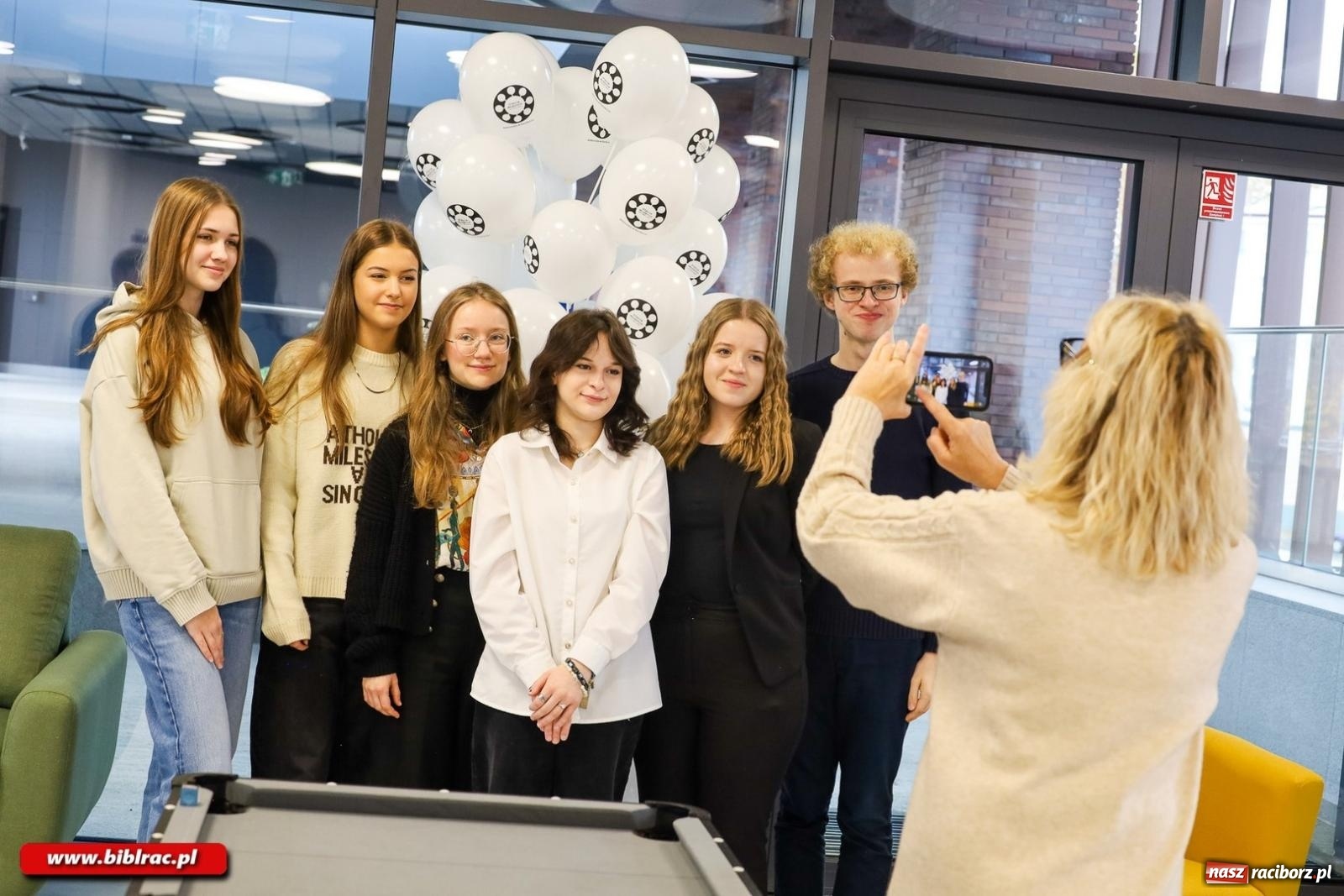 Zdjęcie w galerii na portalu naszraciborz.pl: Na nowym dworcu PKP otwarto Stację Młodych wiadomości z regionu