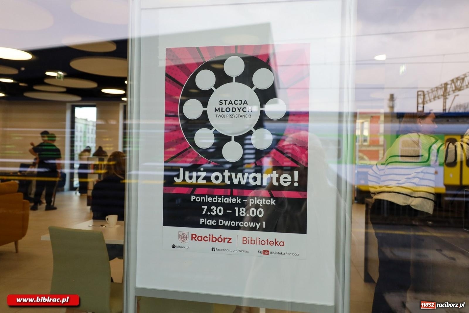Zdjęcie w galerii na portalu naszraciborz.pl: Na nowym dworcu PKP otwarto Stację Młodych wiadomości z regionu
