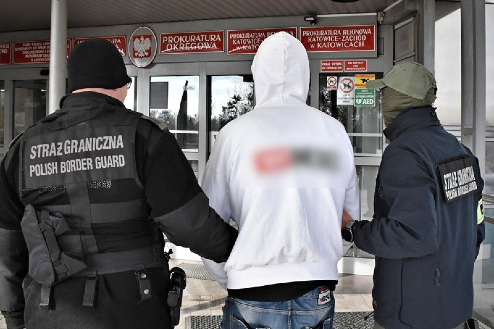 Zdjęcie w galerii na portalu naszraciborz.pl: Prokuratura i śląscy pogranicznicy z Raciborza uderzyli w nielegalną migrację wiadomości z regionu